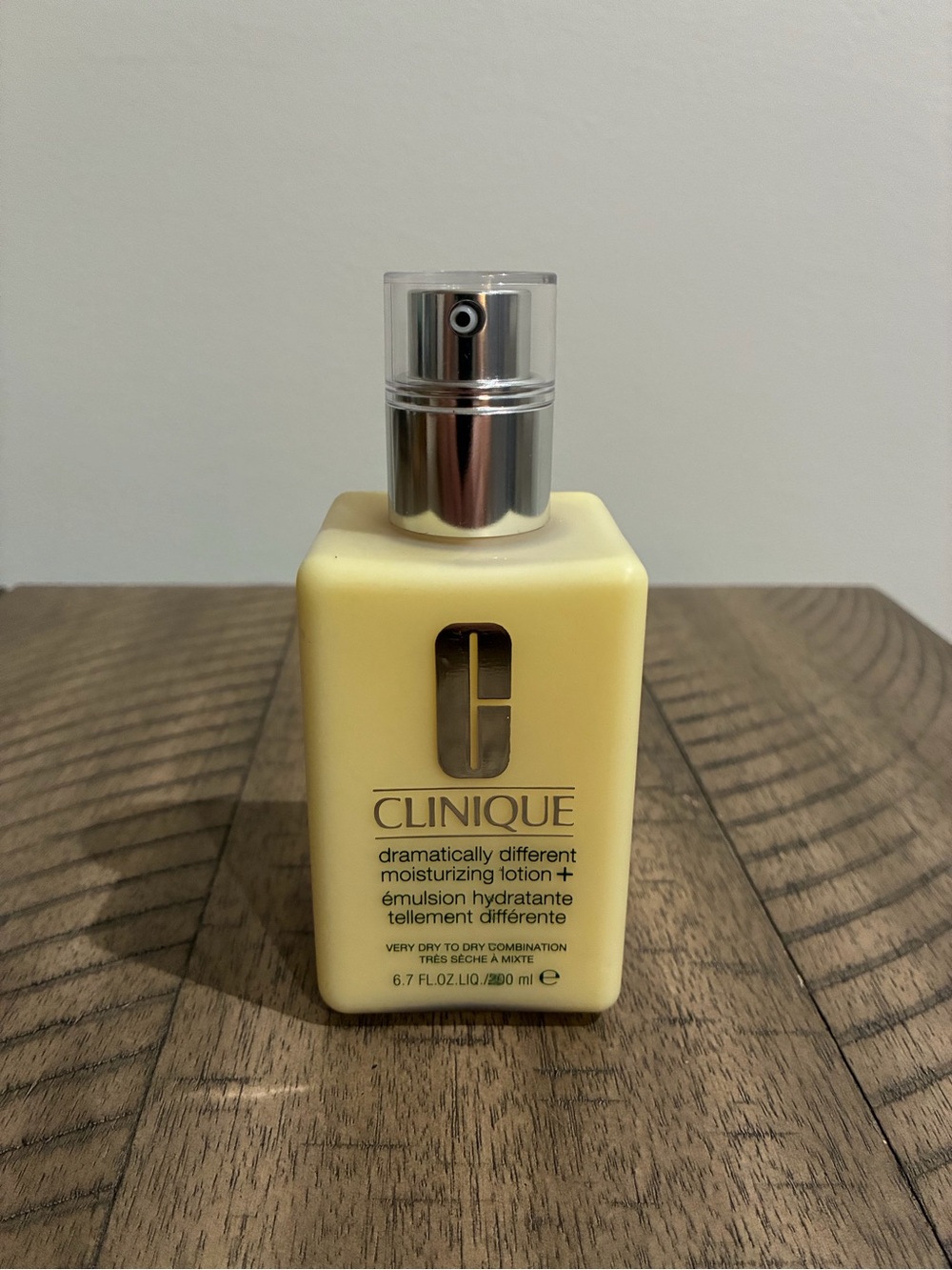 Clinique Dramatically Different Moisturizing Lotion, 6.7 oz (200 ml) NWO BOX